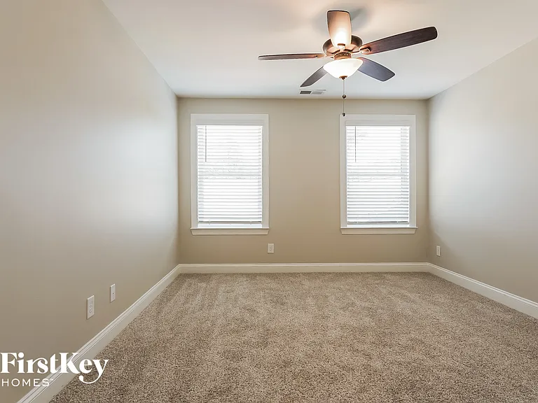 1052 Crestview Rdg — Photo 9