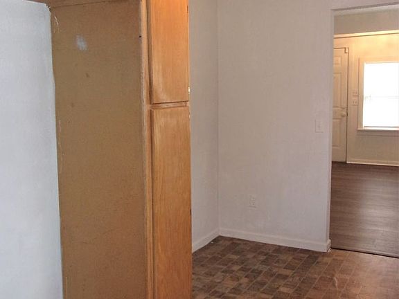4th image of 635 SE 22nd St