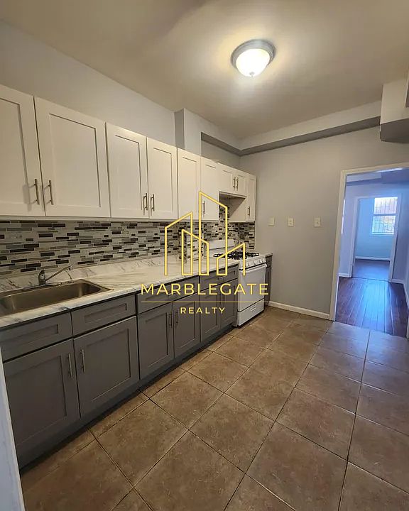 1st image of 310-312 14th Ave #77