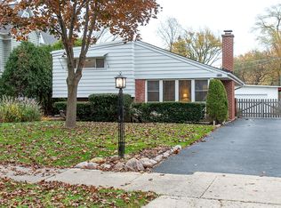 1275 Sherwood Rd, Highland Park, IL 60035