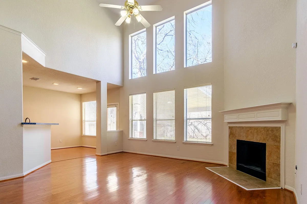 Building Photo - 2918 Five Oaks Dr