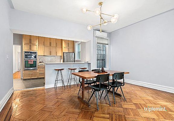 3rd image of 391 Fenimore St #1