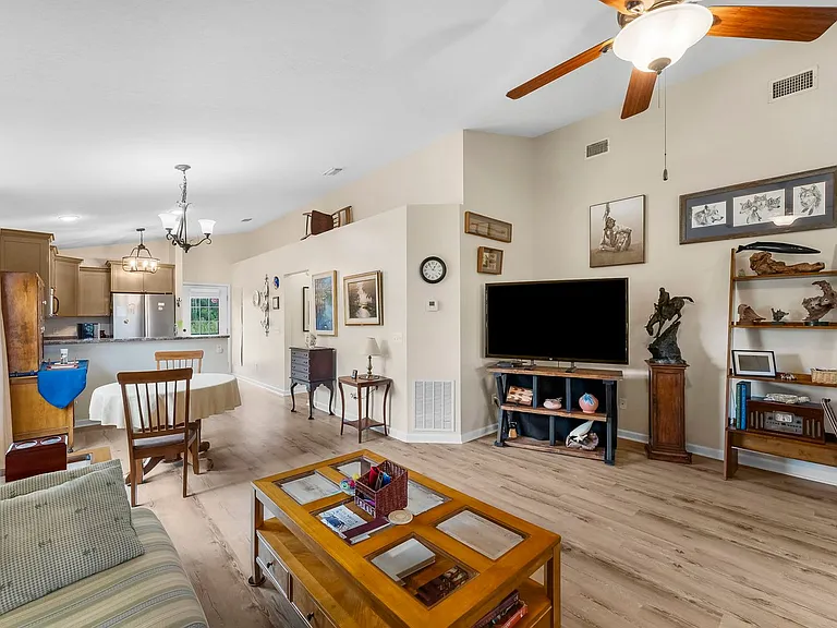 2624 Avondale Ct — Photo 15