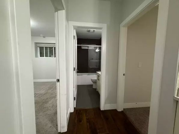 2 bedroom rental in Surrey — photo 7