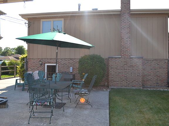 5th image of 10527 S 83rd Ct