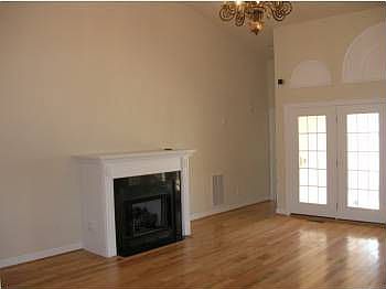 4th image of 5415 Wyndemere Cir