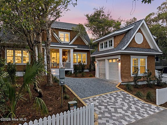2nd image of 621 Chicamacomico Way