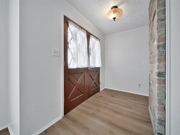3rd image of 638 W Castle Harbour Dr