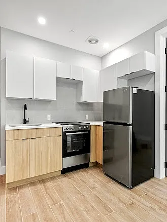 809 Midwood St #2D — Photo 2