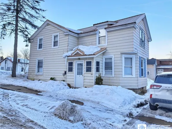 24 Valley St, Mayville, NY 14757