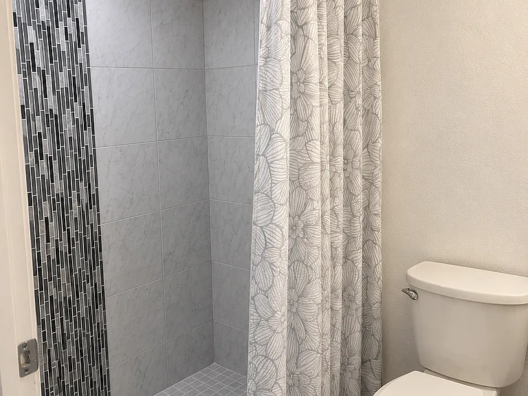 450 Commodore Dr #106 — Photo 9