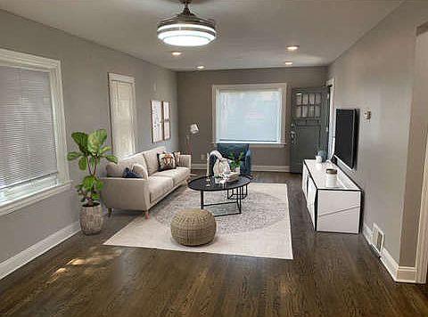 3rd image of 16943 Crane Ave
