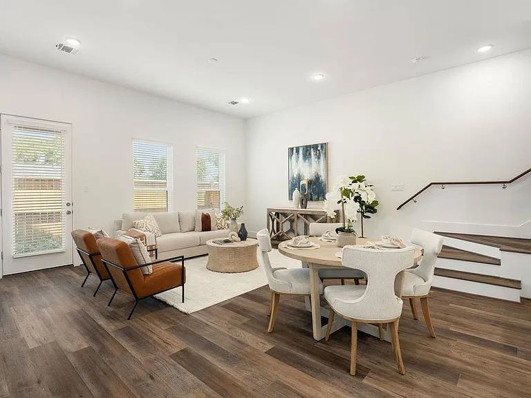 7504 Carver Rd #E — Photo 2
