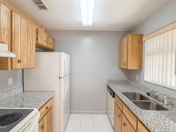 5th image of 85 Fremont Ave APT 202