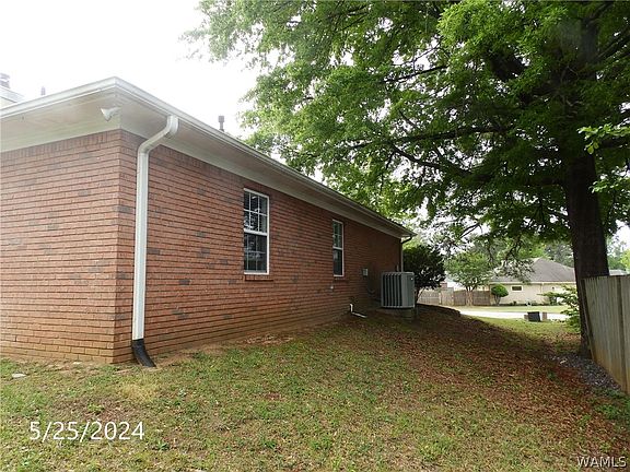 3rd image of 6010 Garden Oaks Dr