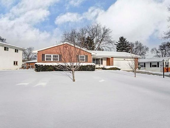 3rd image of 4058 Garrett Dr W