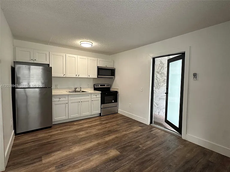 529 SW 4th St #104 — Photo 1