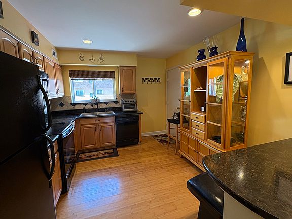 4th image of 9481 Bay Colony Dr APT 2s