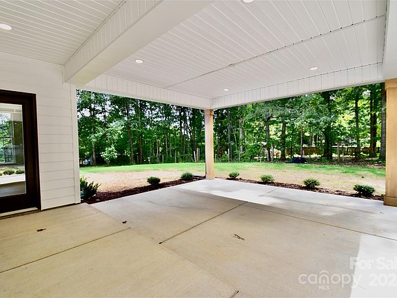 4th image of 344 Holly Dr