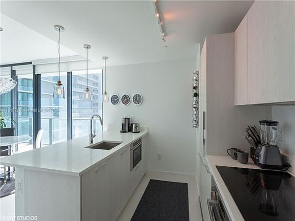 4th image of 501 NE 31st St Unit 2406