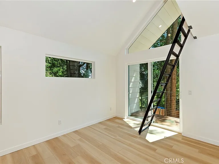 441 Oriole Dr #3 — Photo 13