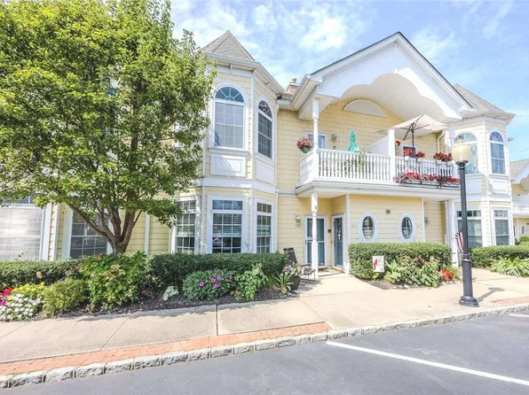 809 Emily Drive #809, Patchogue, NY 11772