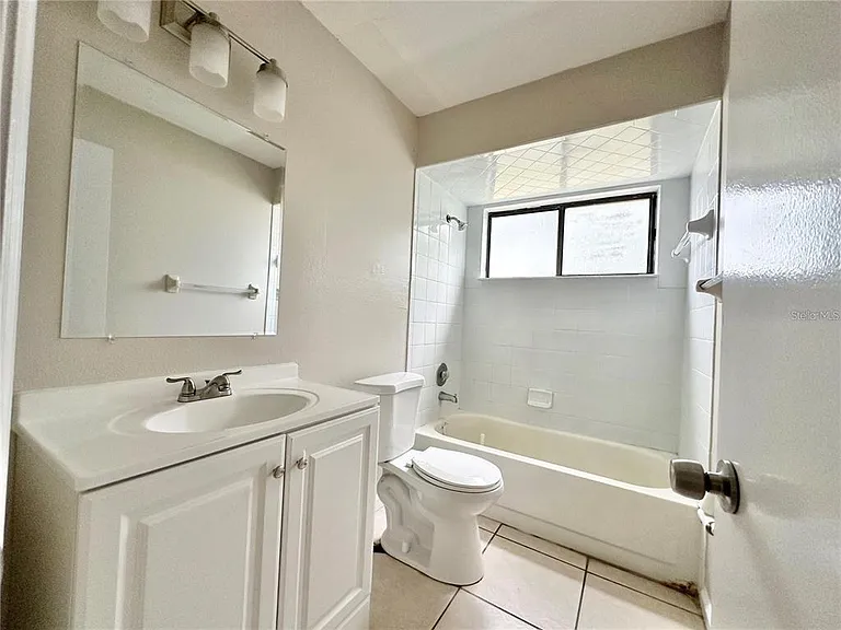 896 Mentmore Cir — Photo 15