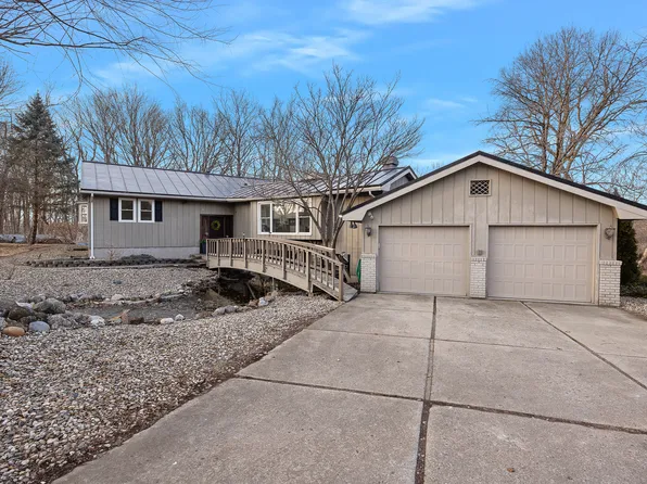 14220 Jessica Ct, Bloomington, IL 61705