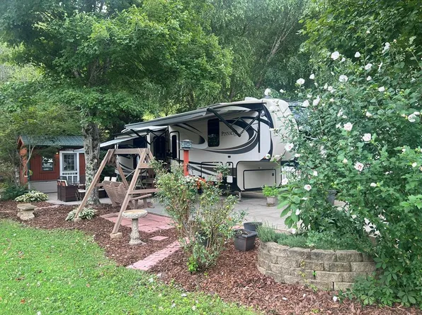 90 Natures Ln, Blairsville, GA 30512