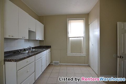 3rd image of 525 Splitlog Ave