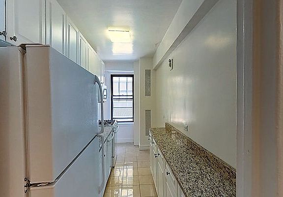 3rd image of 360 E 55th St APT 2D