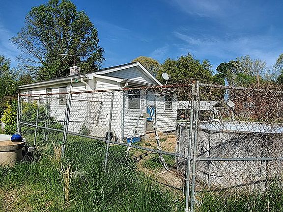 5th image of 955 Sonny Ln