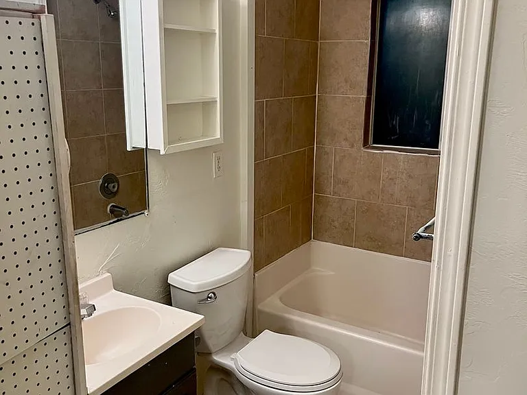 441-459 SE 12th Ave — Photo 8