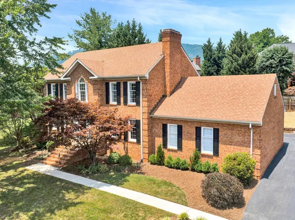 1804 Greenmont Ct, Roanoke, VA 24012