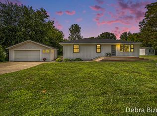 17929 S River Rd, Three Rivers, MI 49093