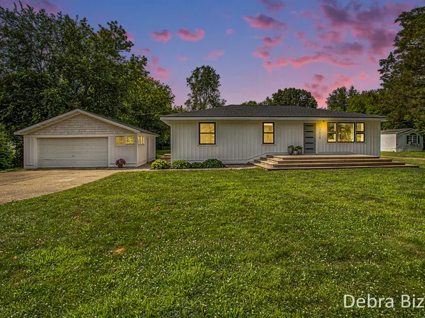 17929 S River Rd, Three Rivers, MI 49093