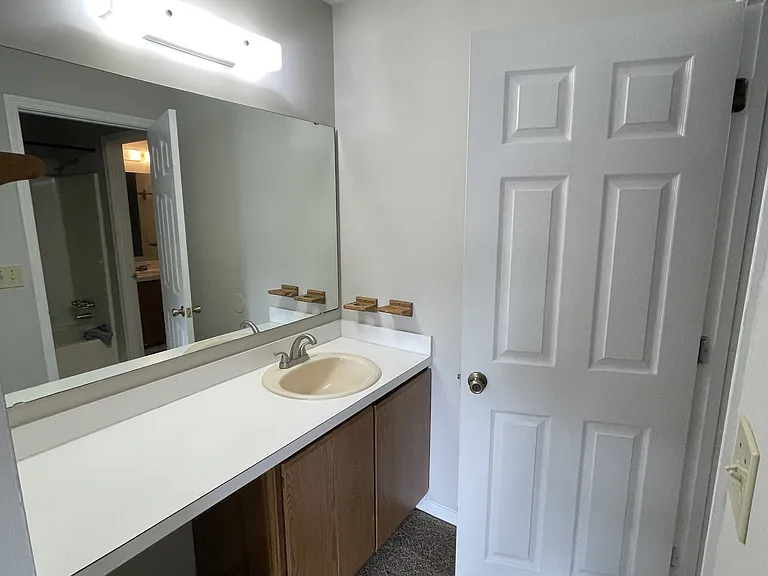 2430 Woodstock Ave — Photo 8
