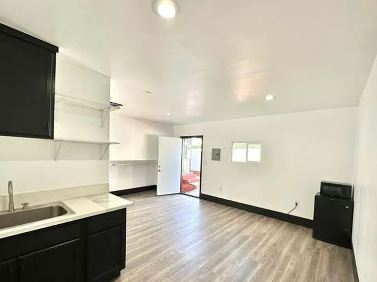 710 E 82nd St #2 — Photo 3