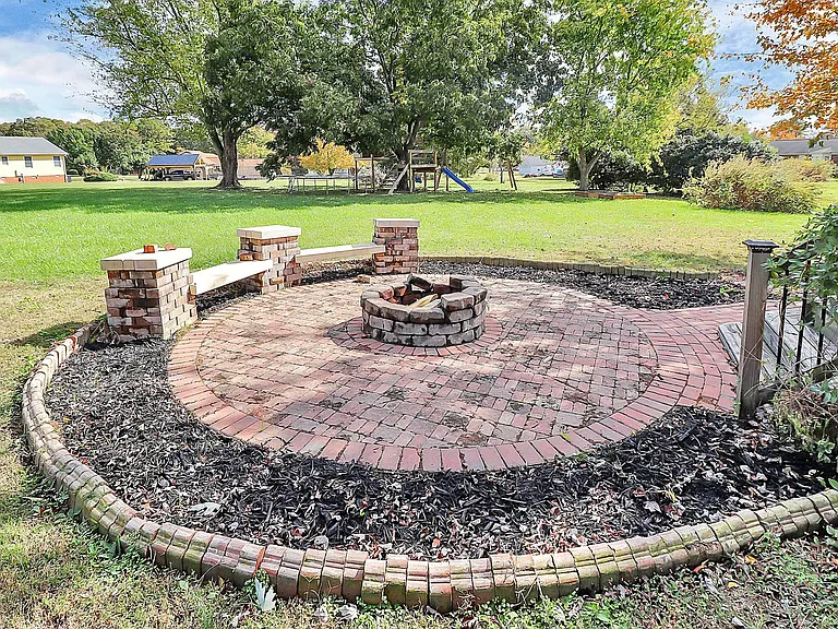 4227 Deerfield Dr — Photo 16