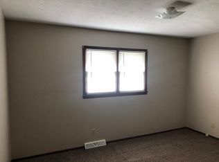 838 Pentwood Dr, Salina, KS 67401