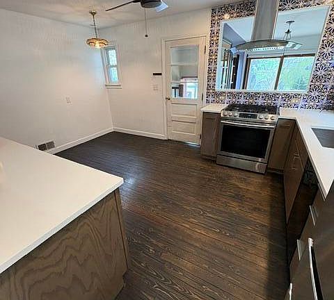 5th image of 213 W Summit St