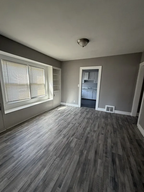 2 bed, 1.0 bath, 973 sqft, $1,088 — Photo 2