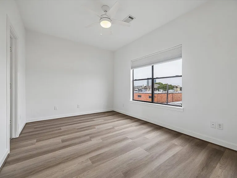 2510 Genesee St — Photo 27