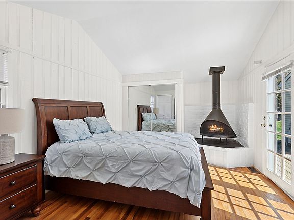 5th image of 12 Howell Pl E