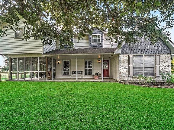 2nd image of 12705 Hackberry Dr