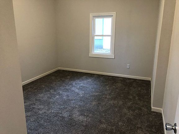 5th image of 1005 W 11th St