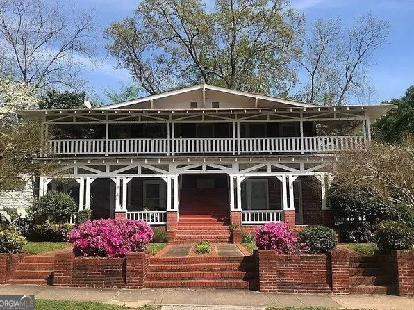 319 College St APT A, Carrollton, GA 30117