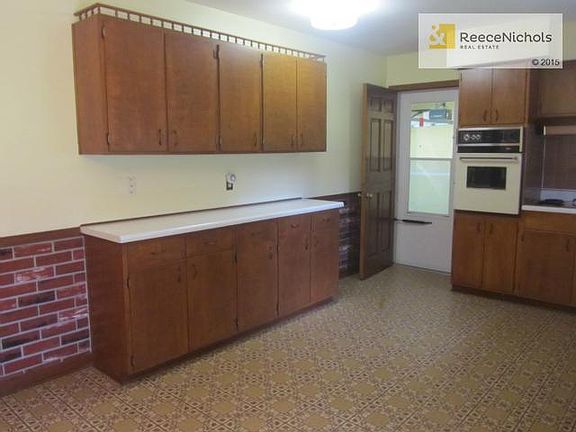 3rd image of 13049 Bennington Ave