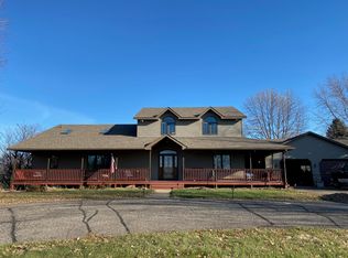 23905 Prairie Ct, Belle Plaine, MN 56011