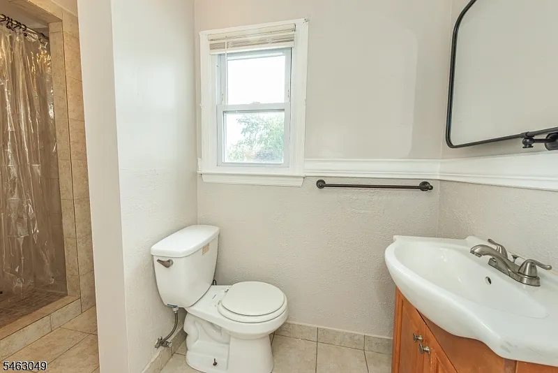 4 bed, 2.0 bath, $3,750 — Photo 4